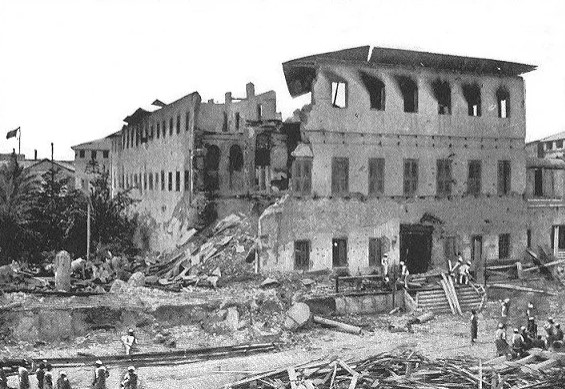 Султанский дворец после обстрела