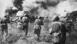 Танкисты и пехота атакуют немцев на Воронежском фронте