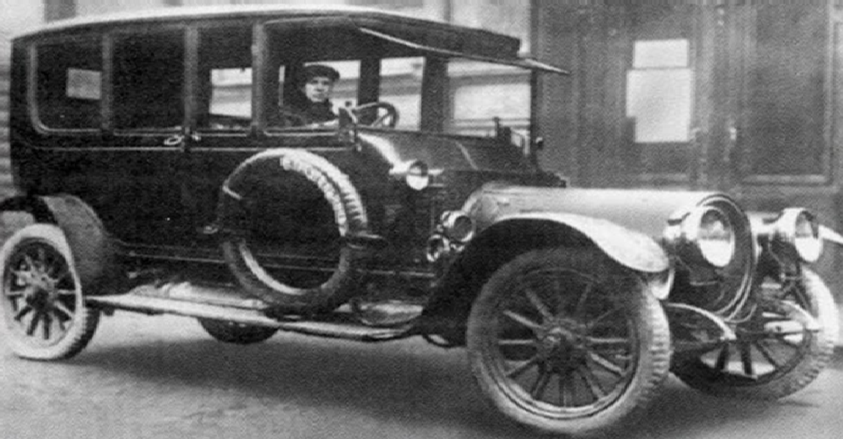 Автомобиль Ленина и его личный водитель Степан Гиль