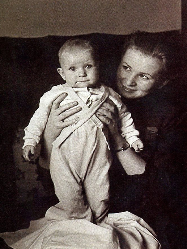 Валентина Серова с сыном Анатолием