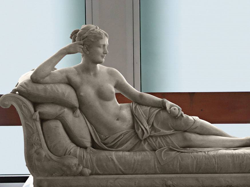 Скульптура Фанни Лир в образе Венеры с яблоком