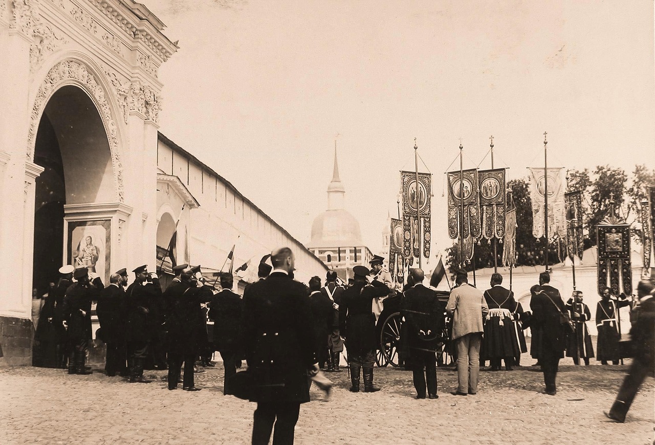 Посещение Императорской семьей Троице-Сергиевой Лавры в 1912 году.