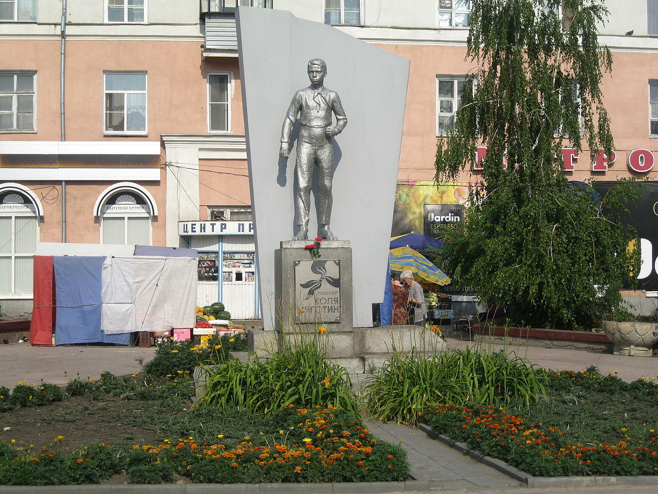 Памятник Коле Мяготину в Кургане (мальчик был уроженцем Курганской области)