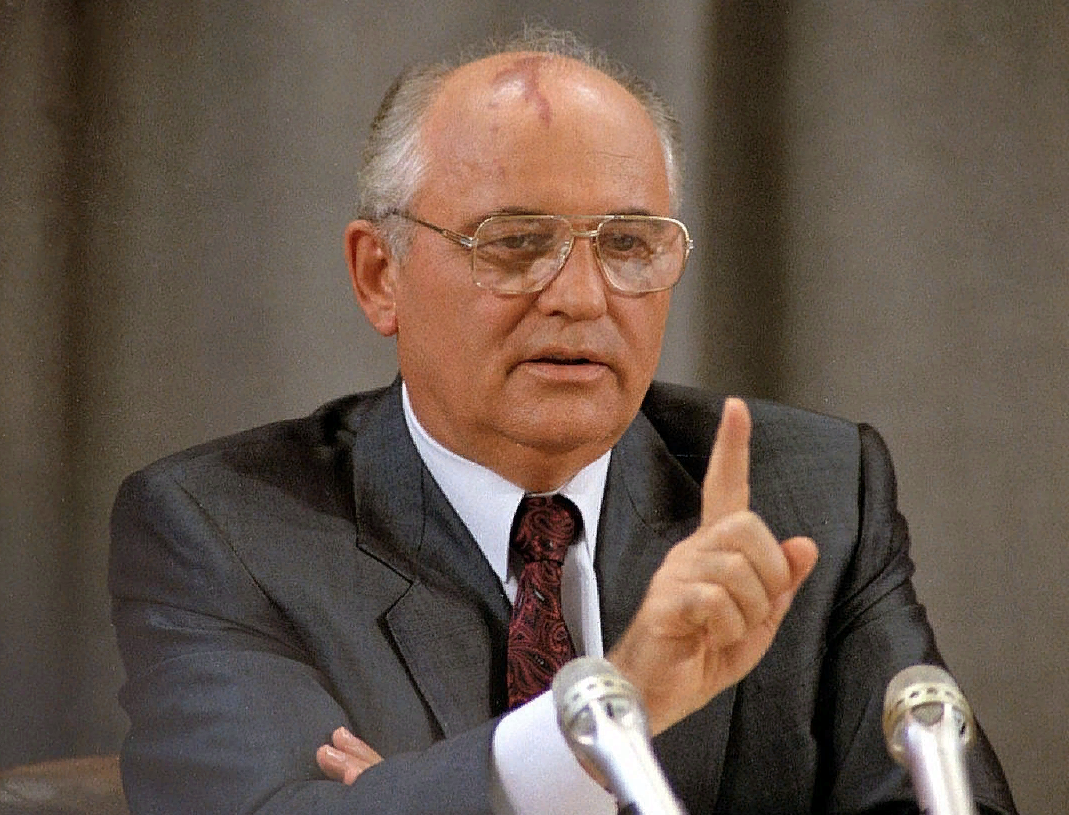 Горбачев последние фото