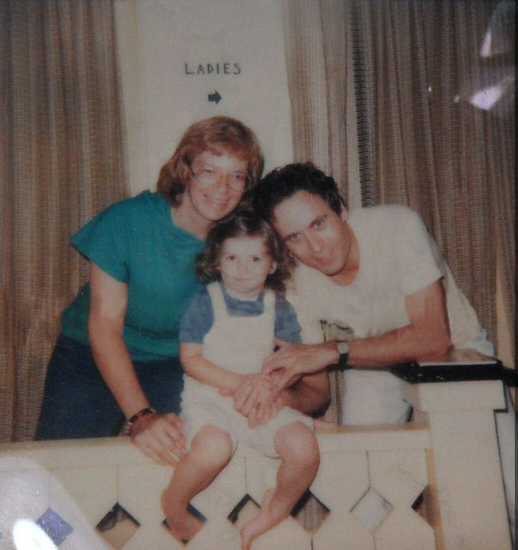 Тед Банди с женой и дочерью